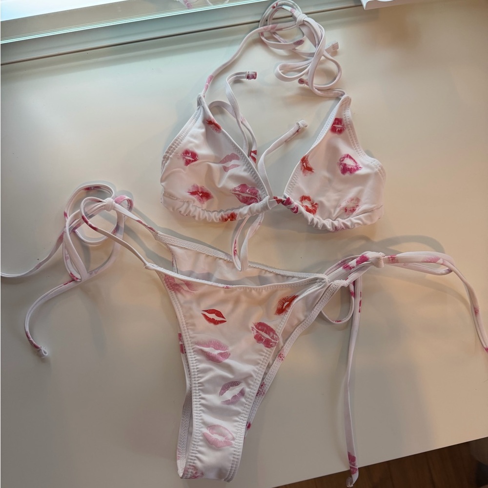 Women's White and Pink Lip Print Bikini Set